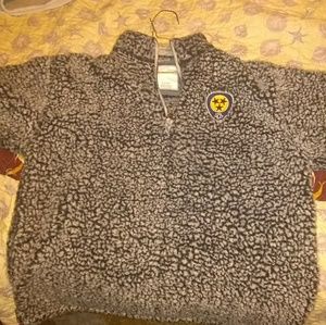 Nashville Predators sweat shirt.